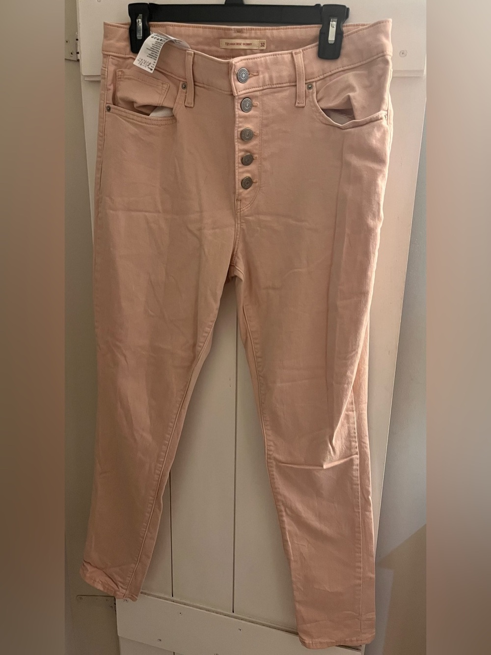 Levi Mid-Rise Skinny Jeans